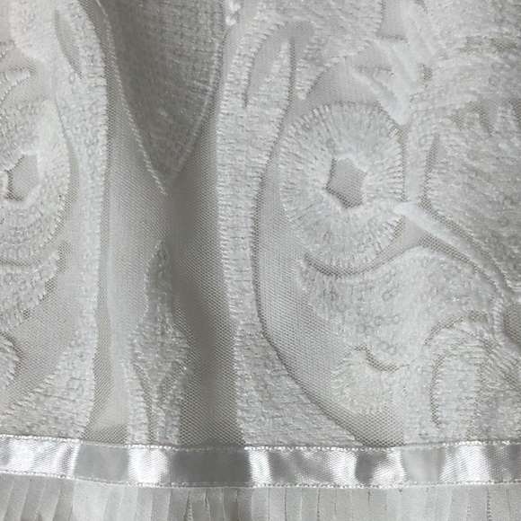 Fancy white top - Picture 4 of 8